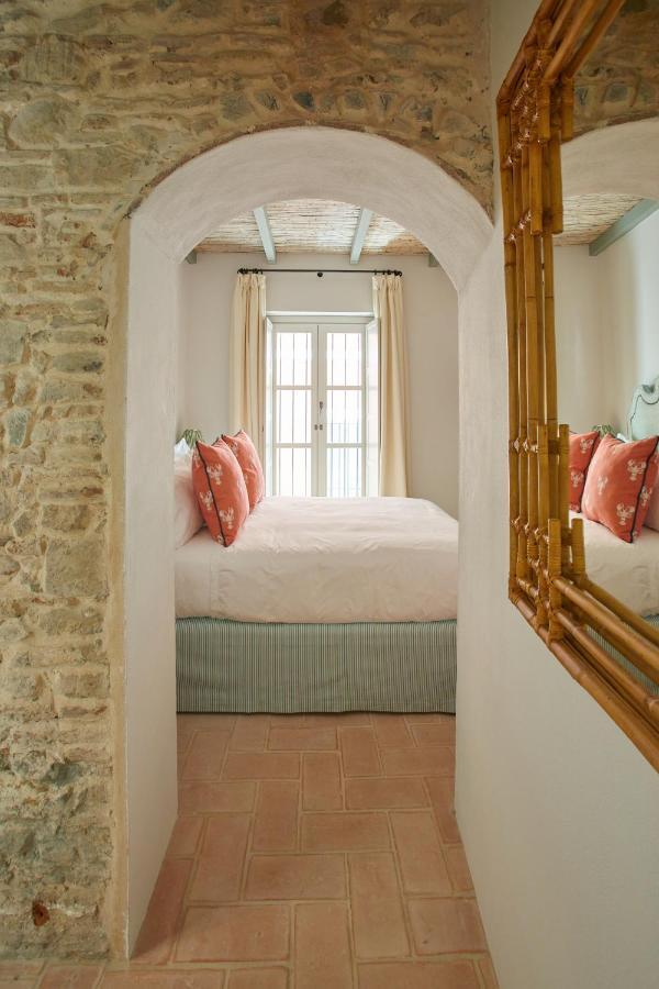 El Escondite Tarifa Luaran gambar