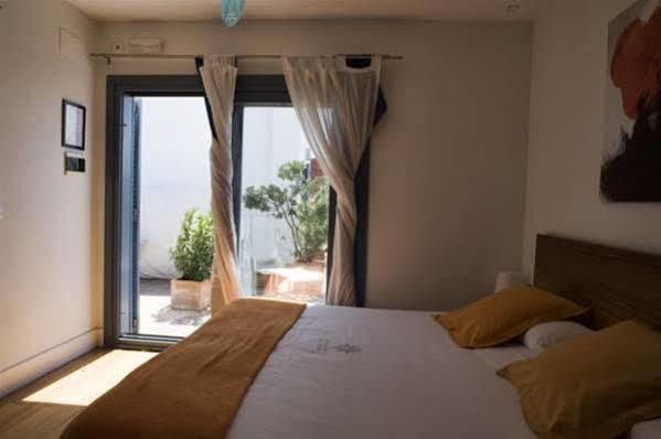 El Escondite Tarifa Luaran gambar